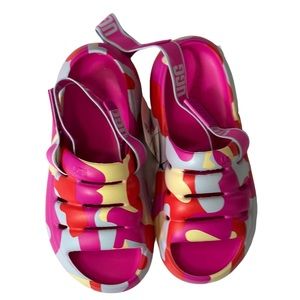 UGG Sz 8 slides camopop Dragonfruit NWT
